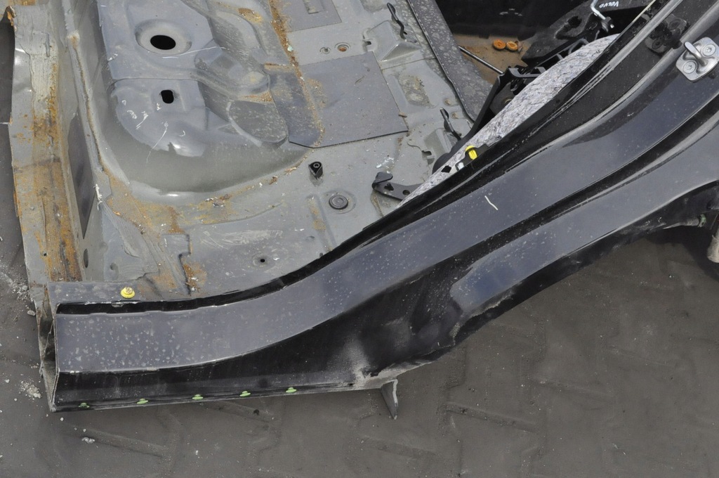 FORD PUMA II MK2 GESAMTES HINTERES ASS-BAD HINTERER RIEMEN LINKS RECHTS VIERTEL Product image