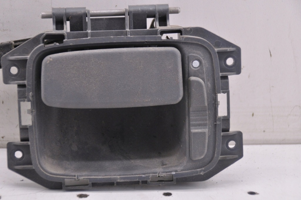 Hinter dem rechten inneren Griff Mercedes-Benz Vito Minibus / Passnger (W639) Product image