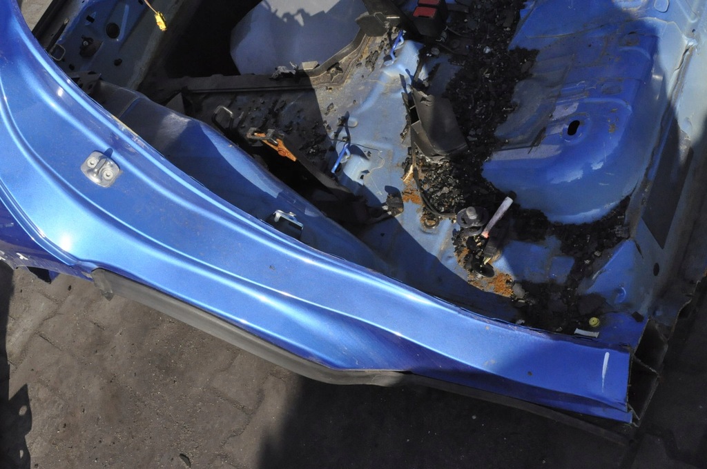 FORD PUMA II MK2 GESAMTES HINTERES ASS-BAD HINTERER RIEMEN LINKS RECHTS VIERTEL Product image