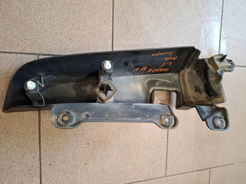 DACIA DOKKER 17-21 ECKENLAMPENABDECKUNG LINKS HINTEN 903902581R Product image