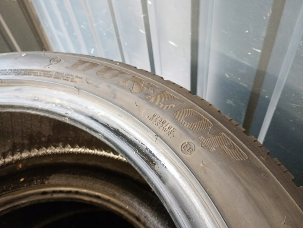 Dunlop Winter Sport5 5 2x 255/45R20 und 2x 285/45R20 Reifen 4,3 mm Winter Product image