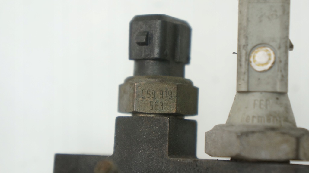 Audi A6 C5 Öltemperatursensorrohr 2,5 Product image