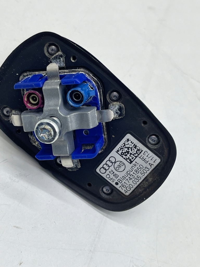 AUDI A4 B8 A5 8T A6 C7 Hai-Dachantennenmodul GPS MAT SCHWARZ Product image