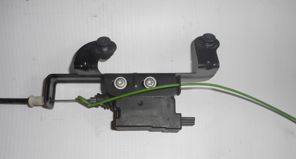 BMW E61 E63 E64 Tankklappensteller 8377415 Product image