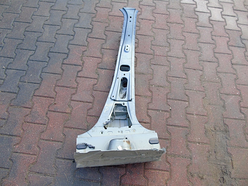 RECHTE MITTELSÄULE SANDERO UND STUFENKÖRPER Product image
