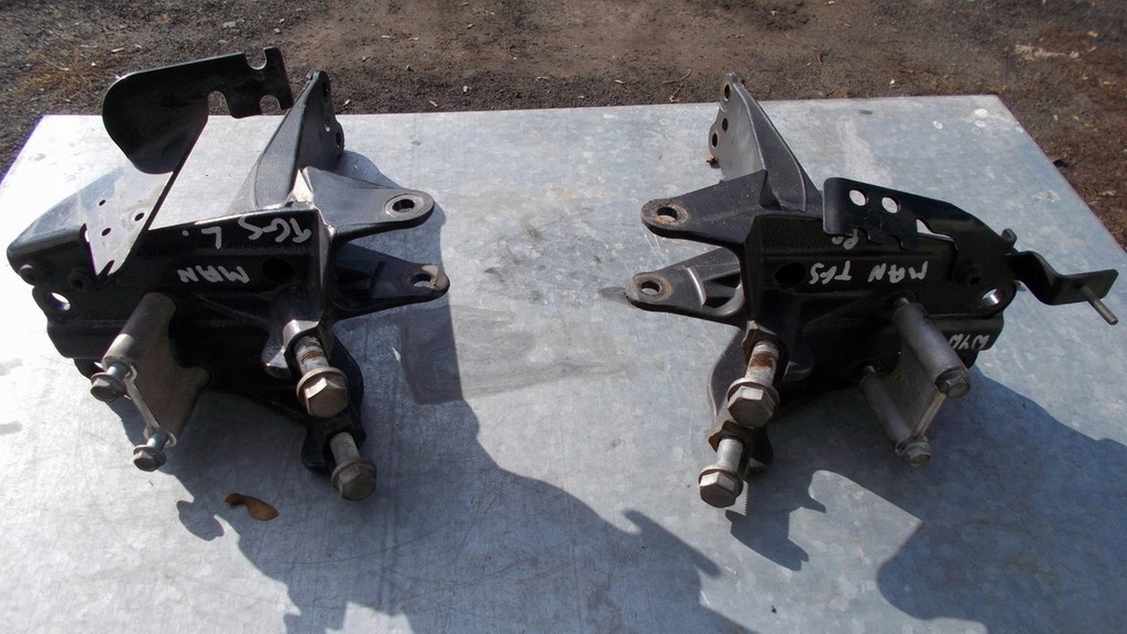 KABINENKIPLEUCHTENBEFESTIGUNG MAN TGS GUSS, RECHTS Product image