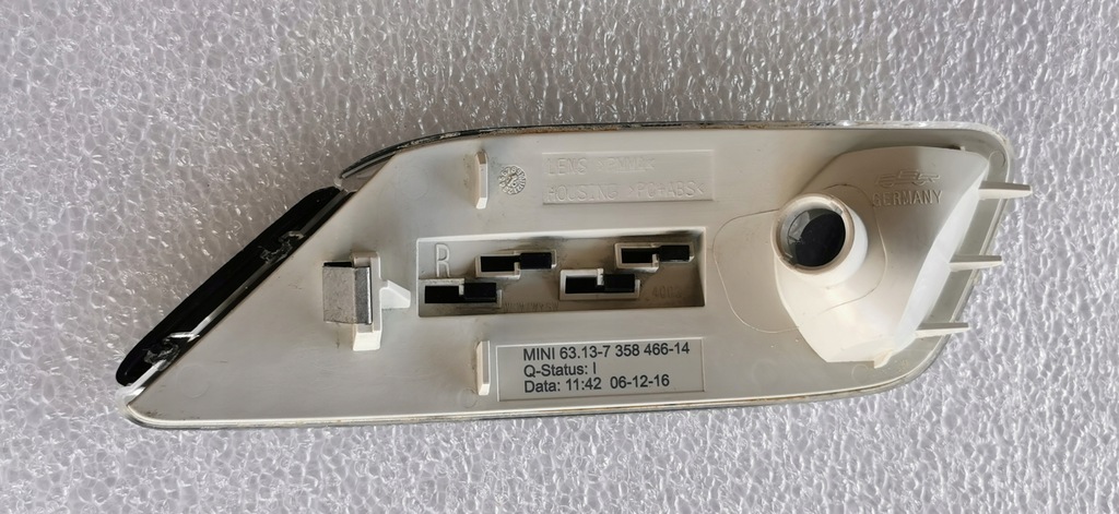 MINI CLUBMAN F54 RECHTER BLINKERSTREIFEN Product image