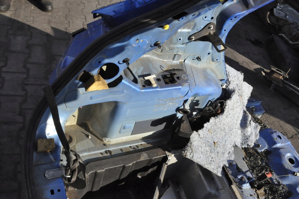 FORD PUMA II MK2 GESAMTES HINTERES ASS-BAD HINTERER RIEMEN LINKS RECHTS VIERTEL Product image