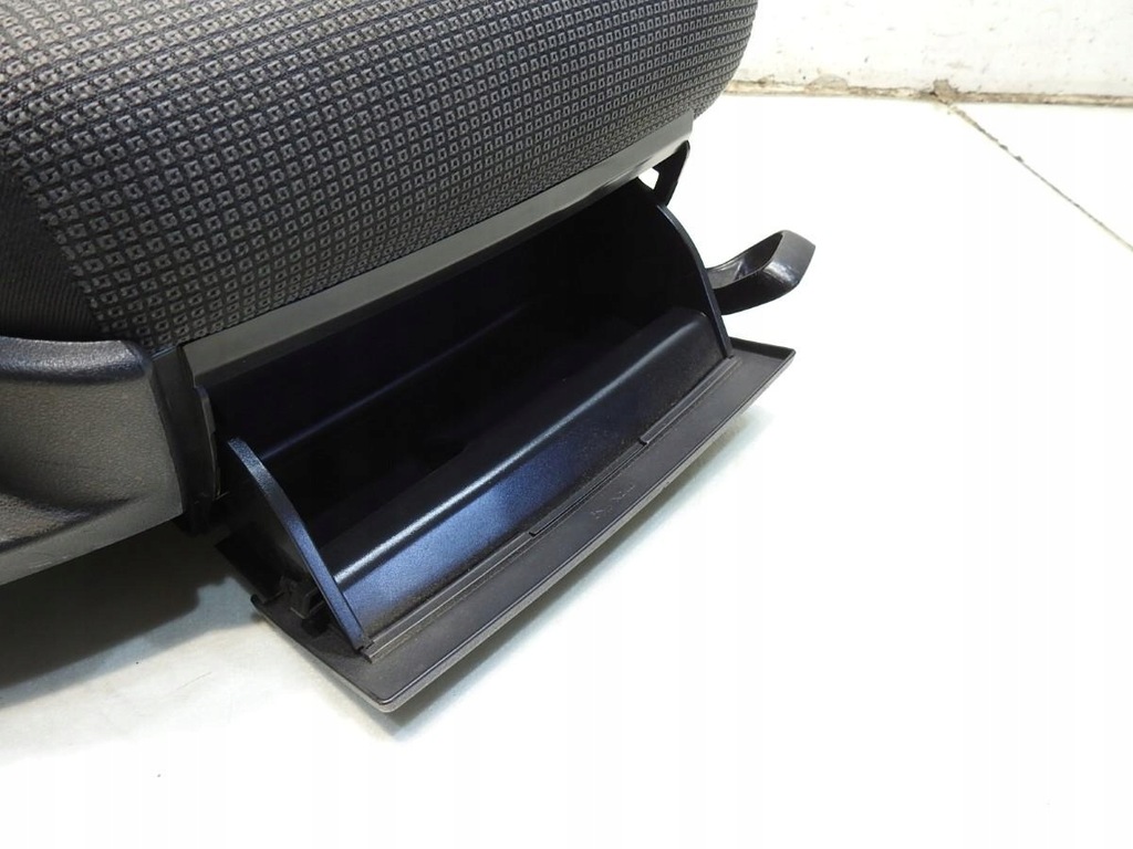 Rechts vorderer Sessel Audi A3 8pa Sportback Product image