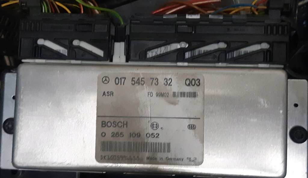 W210 2.4 V6 ASR-MOTORSTEUERGERÄT A0255458632 Product image