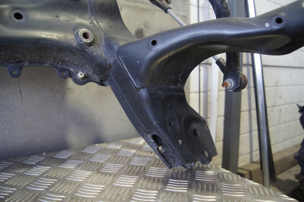 Schlittenbrett BMW F46 F48 F40 VORNE 6872729 Product image