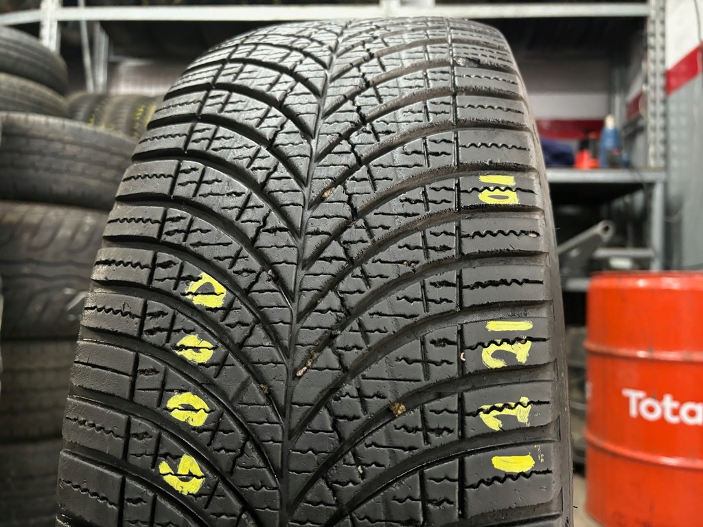 BUSREIFEN 225/55R17C 109/107H GOODYEAR VECTOR 4 SEASONS CARGO MO-V 7MM 22R Product image