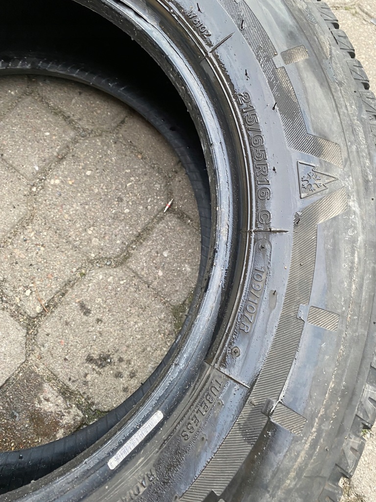 1 Stück BRIDGESTONE Blizzak W810 215/65/16 C 109/107R 2018 6mm Product image