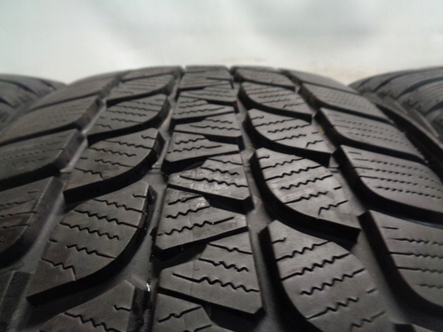BRIDGESTONE BLIZZAK LM-25V 225/45R19 92V Product image