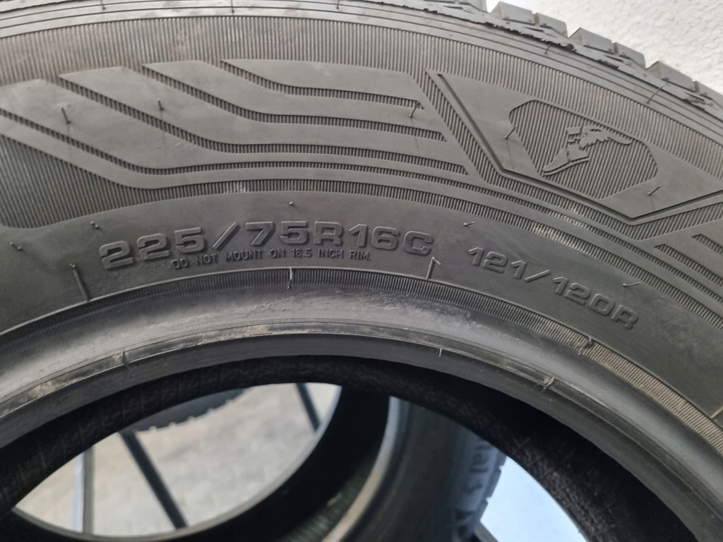 225 75 16C 121/120R Goodyear Vector 4Seasons Cargo DOT.0823R Product image