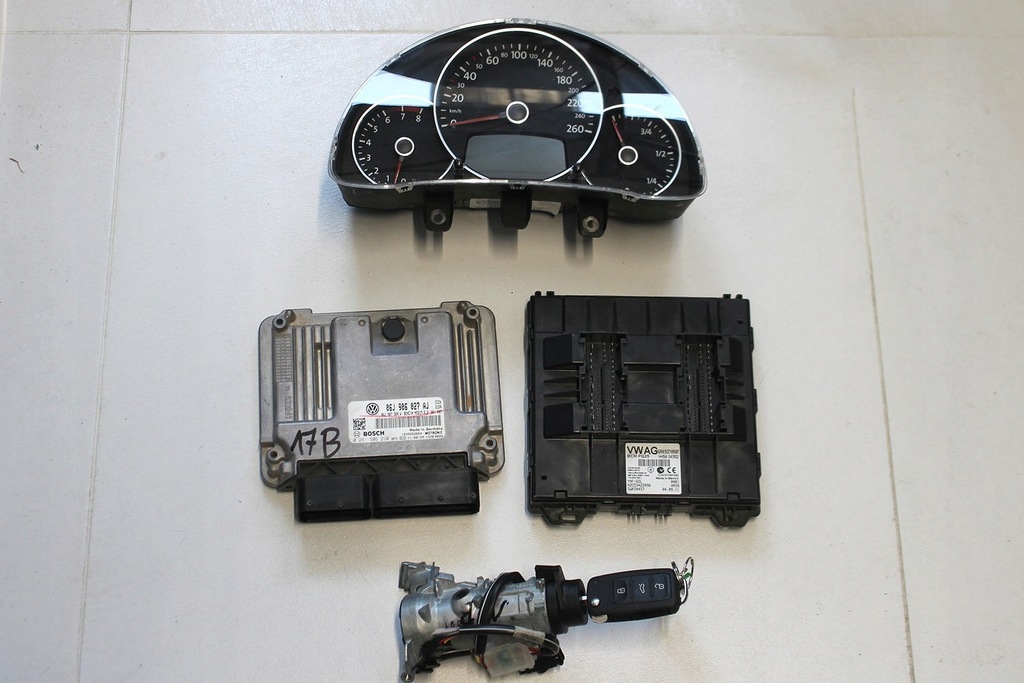 VW The Beetle Car Firefighting Set 5C5920870b 03F906070 Product image