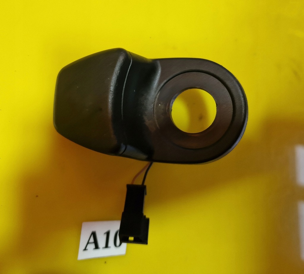 KNOPFSCHALTER ZUM ÖFFNEN DES HINTEREN KOFFERRAUMSFENSTERS BMW 5 G31 3 F31 Product image