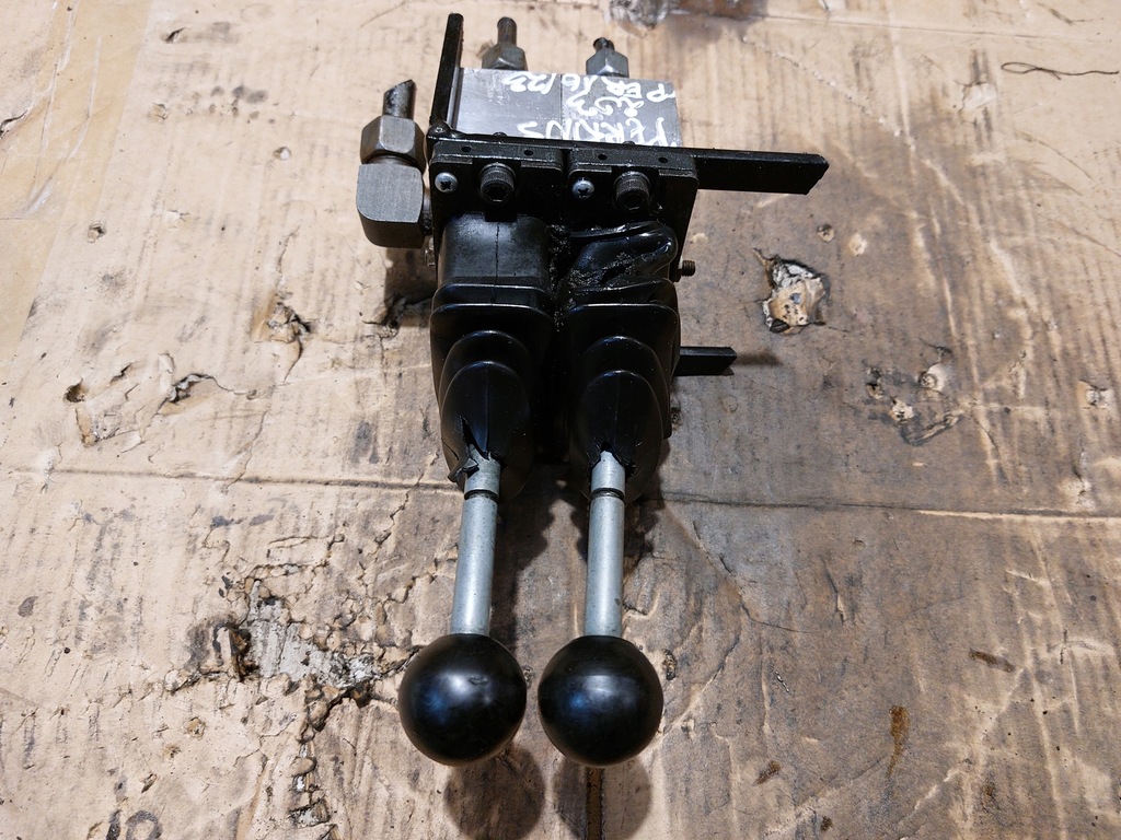 HYDRAULISCHER VERTEILER, 2-TEILIGER GABELSTAPLER Product image