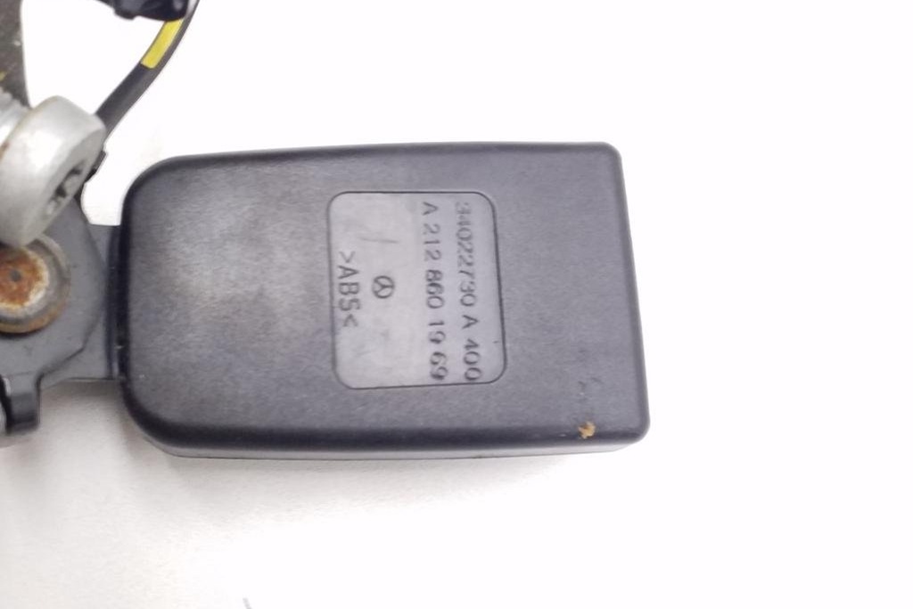 Mercedes-Benz E (W212) A2128601969 2,1L Rücksitzklemme Product image
