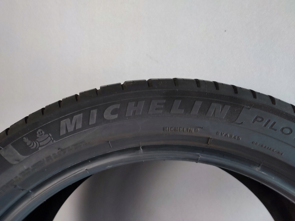 1X MICHELIN PILOT SPORT EV SOMMERREIFEN 255/45/20 Product image