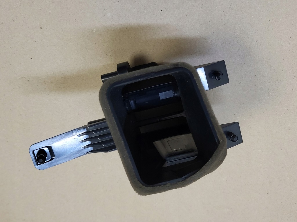 LUFTKANALVERTEILER LINKS VORNE AUDI A8 D4 Product image