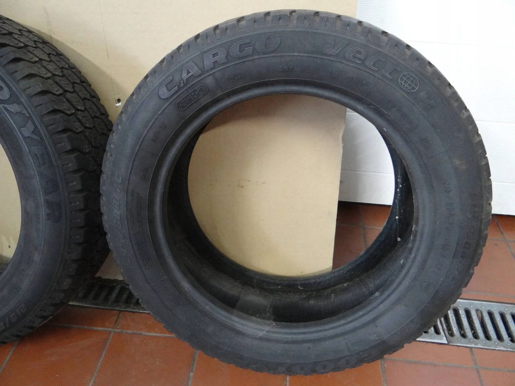 Winterreifen 215/60 R17C Goodyear Cargo Vector 109/107T Product image