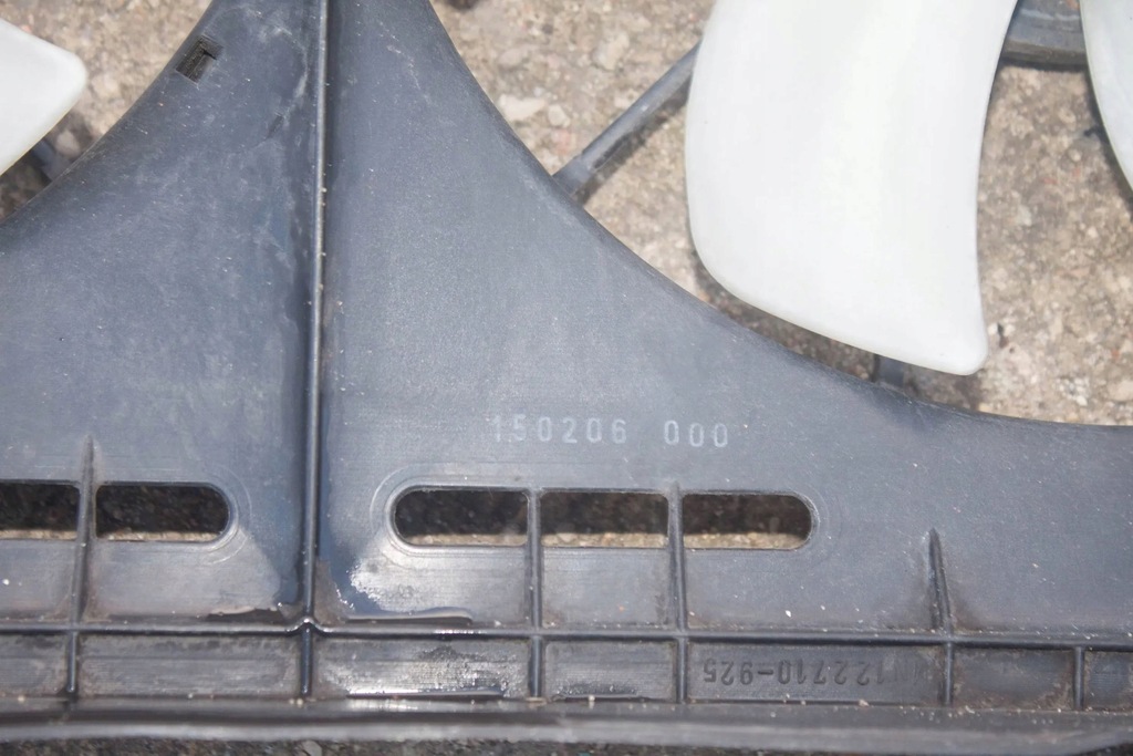 Toyota avensis T250 2003 Fangehäuse Product image