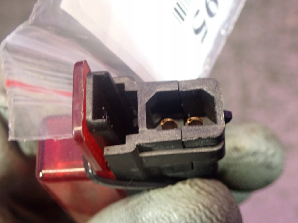 AUDI A3 8L HB 3D 96-00 BREMSLEUCHTE DRITTES LICHT 8D9945097B Product image