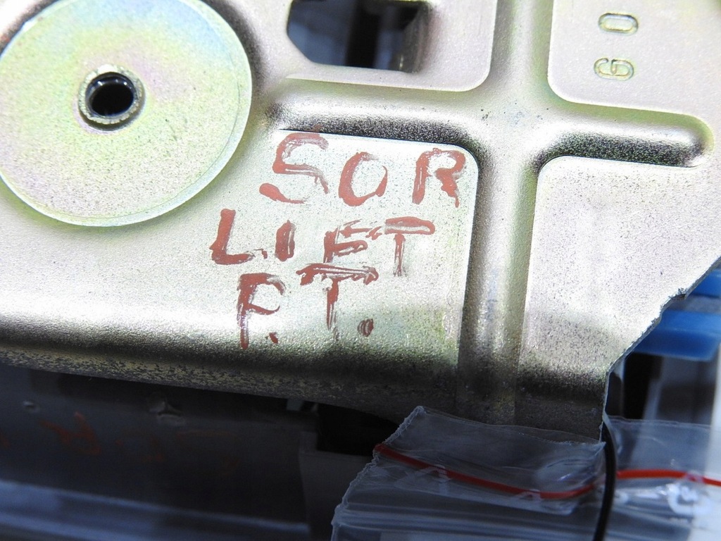 TÜRGRIFF HINTEN RECHTS KIA SORENTO I LIFT Product image
