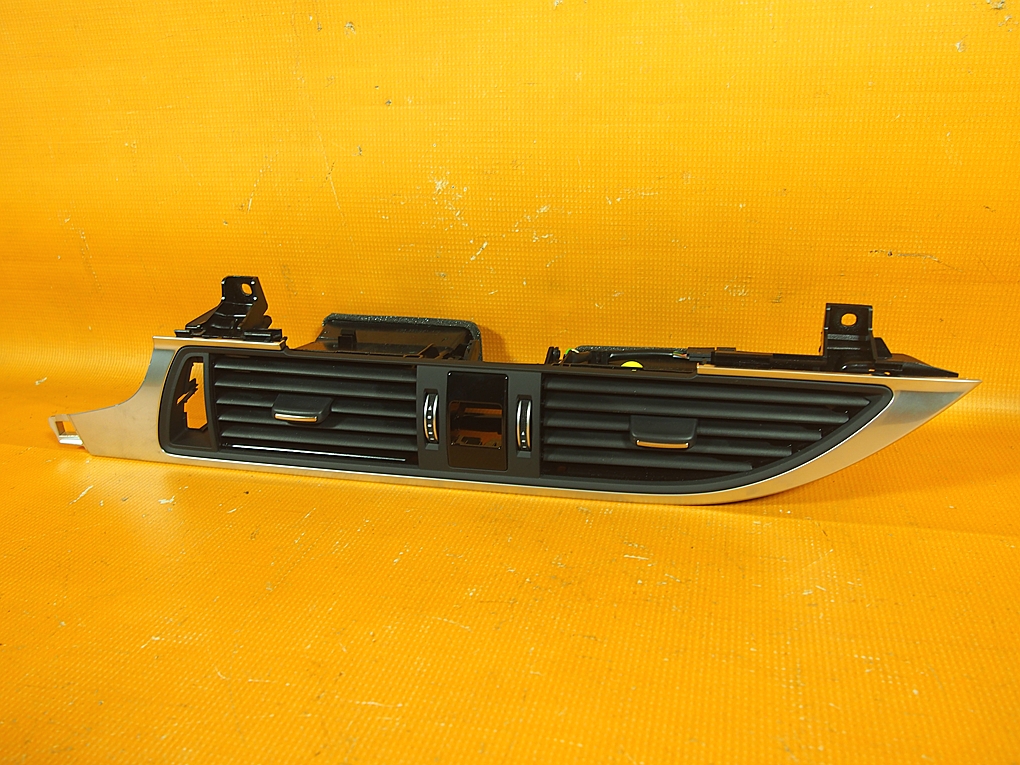 Audi A6 4G LIFT 32KM Kratka Nawiewu Konsoli 4g1820951 Product image