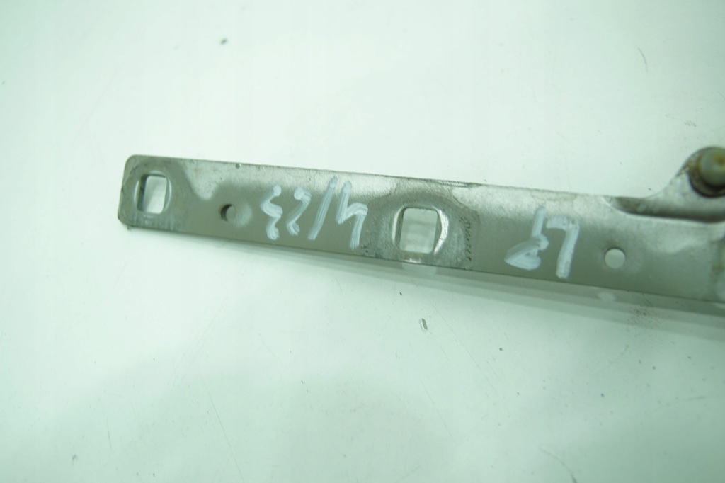 HAUBENSCHARNIER FARBE 744 MERCEDES SL R230 Product image
