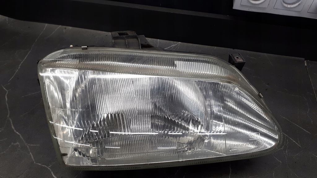 rechter Frontscheinwerfer Renault Megane I Valeo Product image