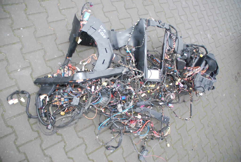 KABELBAUM, HAUPTEINBAU, MITTE DES MOTORRAUMS, AUDI A8 D3 6.0 W12 Product image