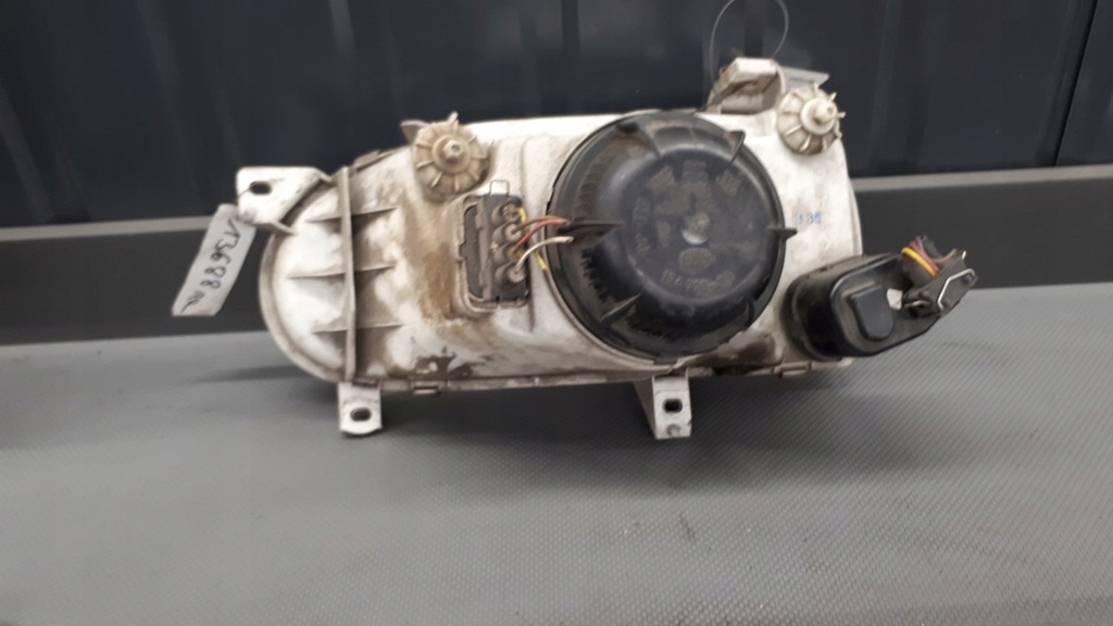 138862-00 Rechte Scheinwerfer VW Golf III Hella Product image