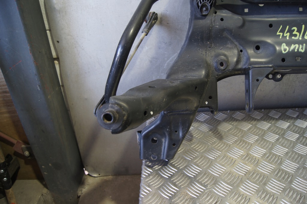 Schlittenbrett BMW F46 F48 F40 VORNE 6872729 Product image
