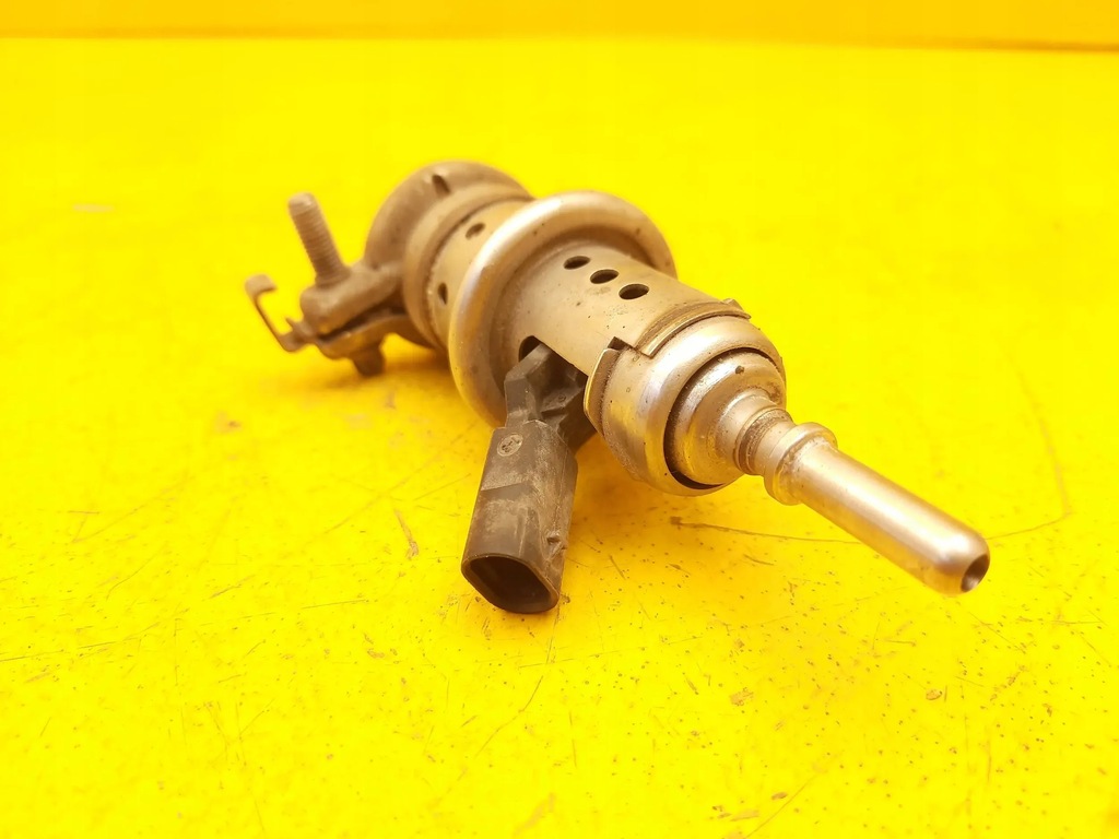 Mercedes-Benz Sprinter W907 ADBLUE-INJEKTOR A0004900200 Product image
