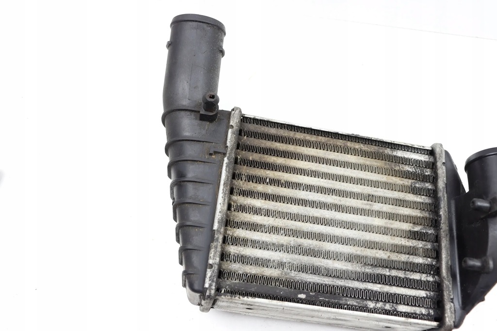 SKODA SUPERB UND VW PASSAT B5 LADELUFTKÜHLER RECHTS 2,5 TDI 059145806 Product image