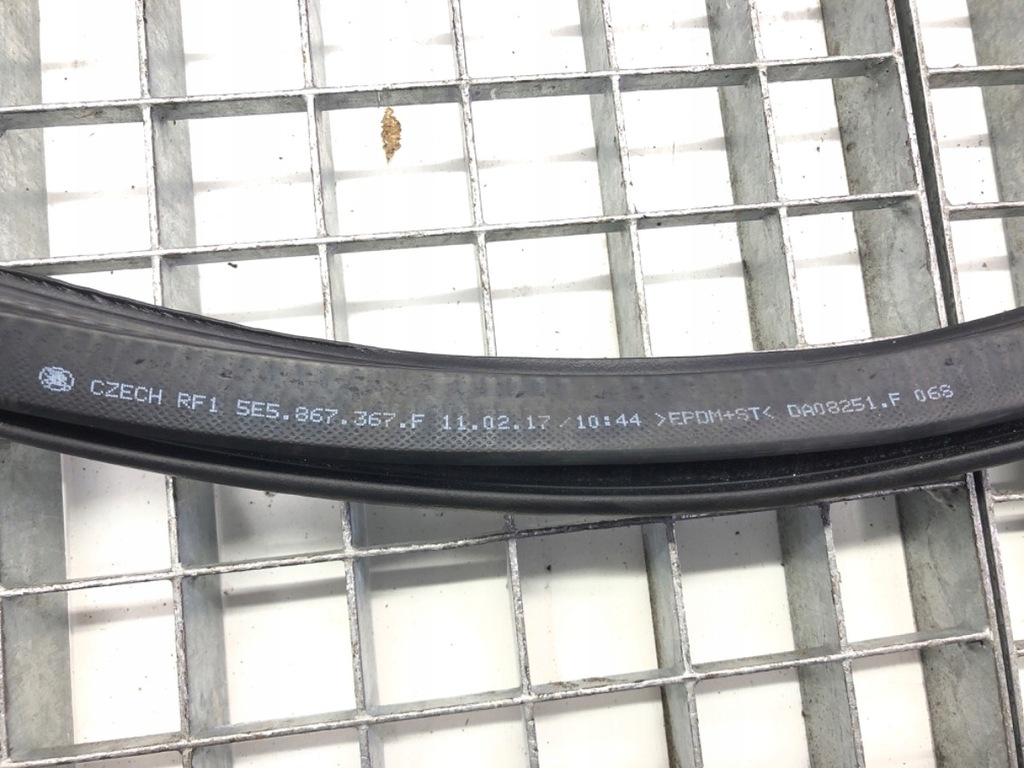 DICHTUNG SKODA OCTAVIA III Schrägheck 5E5867367F Product image