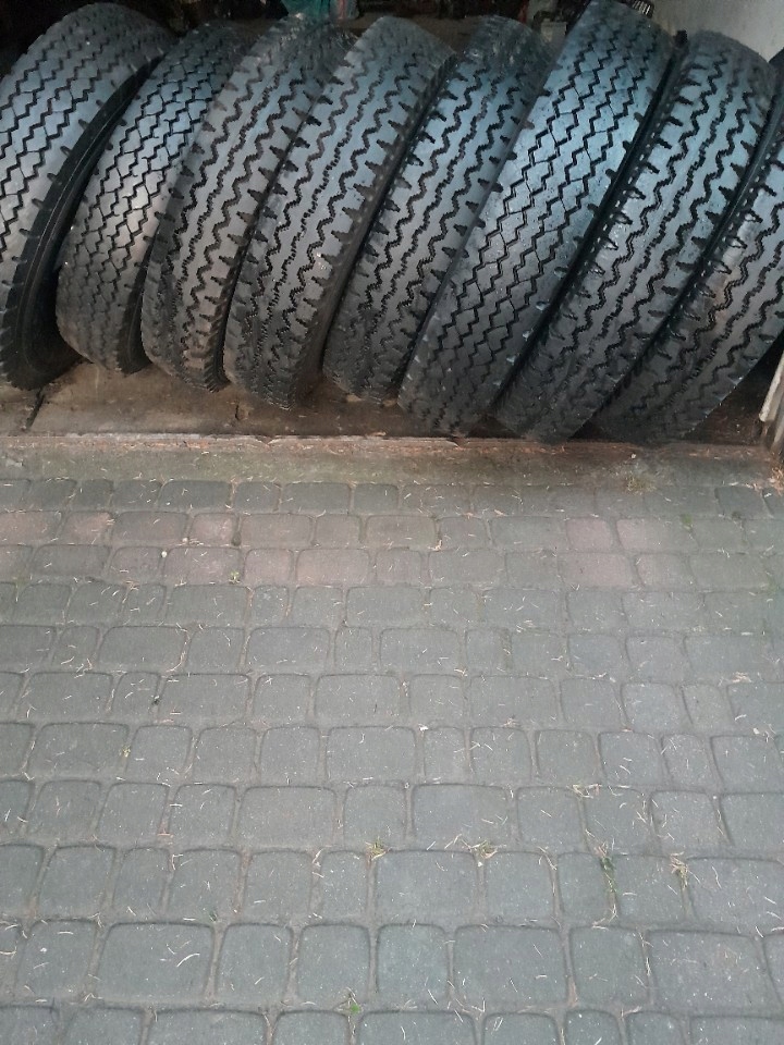 Reifen 825x20 (825R20) Kama Product image