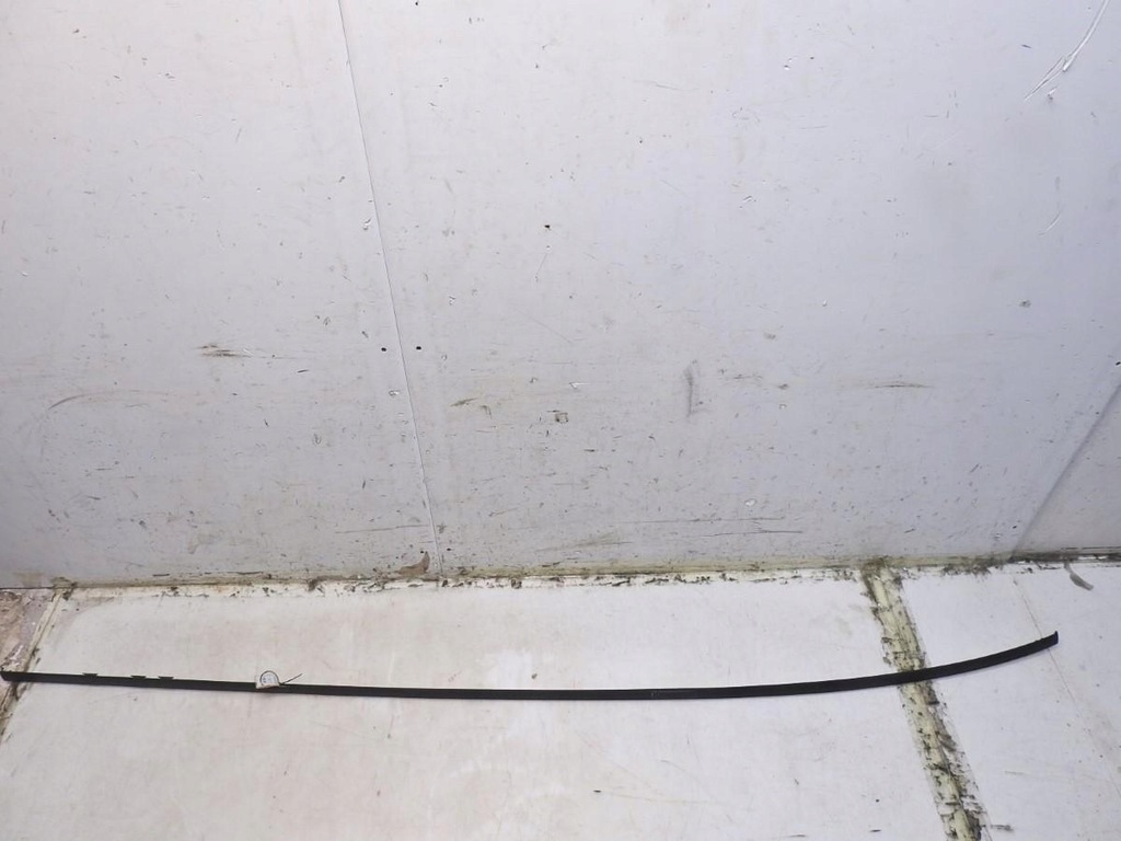DACHLEISTE, LINKS, SUBARU LEGACY V COMBI Product image