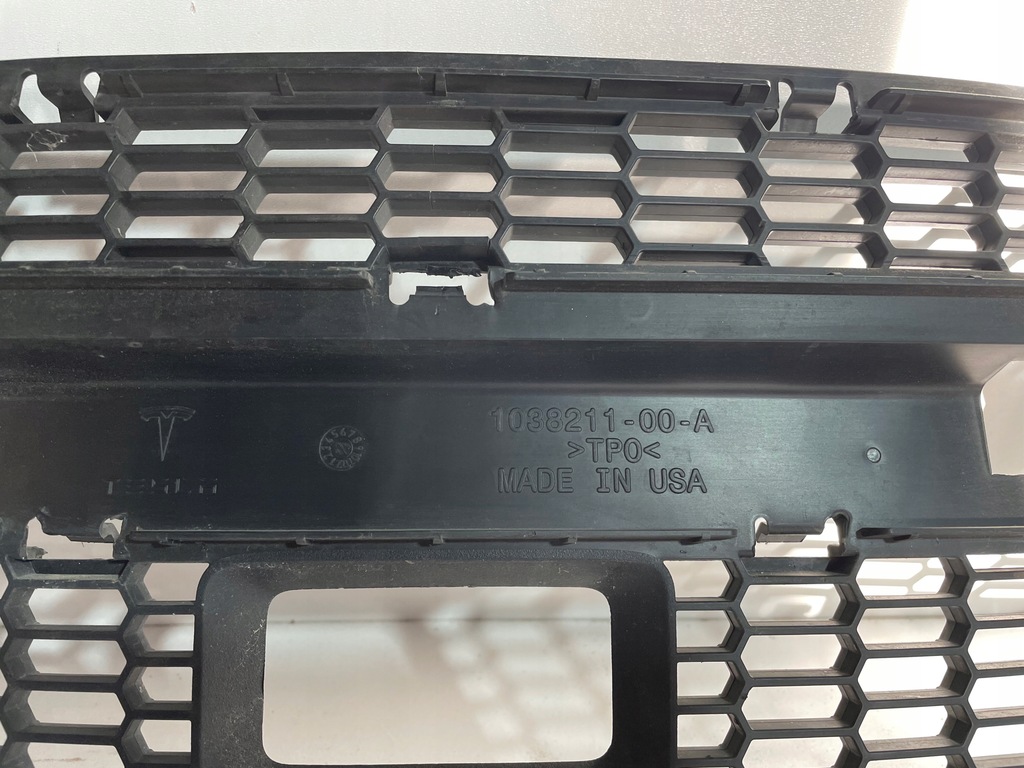 TESLA MODEL S FÜR LIFT STOßSTANGE GRILLE FRONT RADAR 1038211-00-A Product image