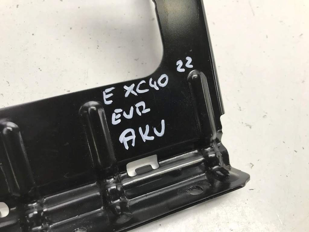 VOLVO XC40 LADEGRIFFHALTERUNG BATTERIEBASIS 32314831 Product image