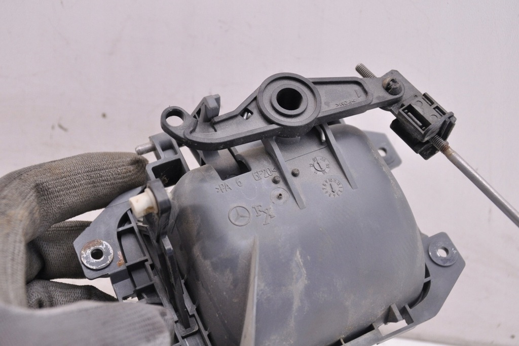Hinter dem rechten inneren Griff Mercedes-Benz Vito Minibus / Passnger (W639) Product image
