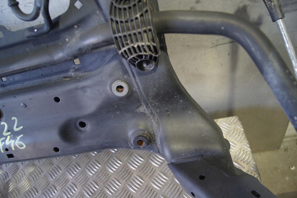 Schlittenbrett BMW F46 F48 F40 VORNE 6872729 Product image