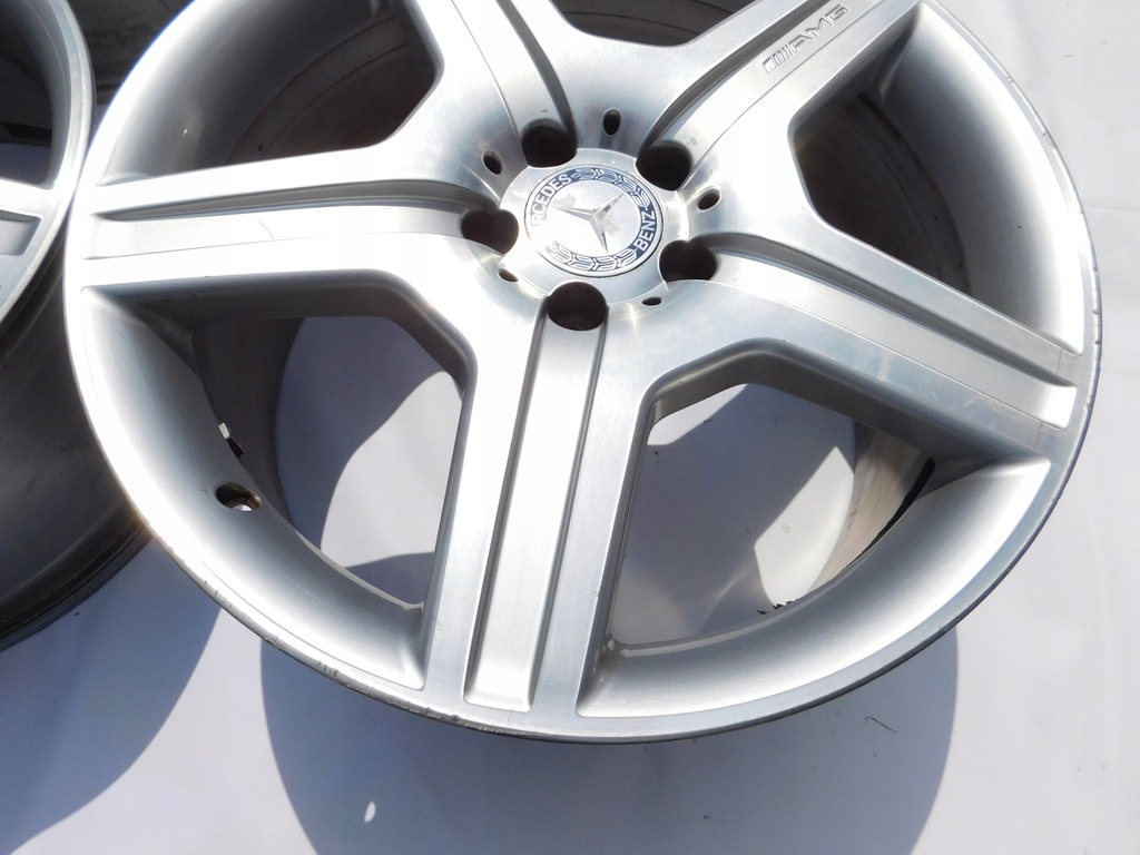 Mercedes W221 AMG Felgen A2214012602 A2214012702 Product image