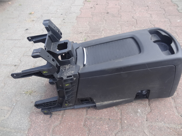 MITTELTUNNEL LAGERUNG PEUGEOT 5008 9670593077 Product image