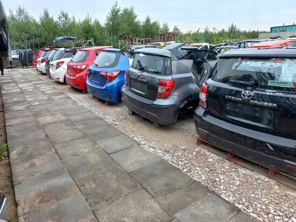 Toyota Prius III, B-Säule, rechter Schweller Product image