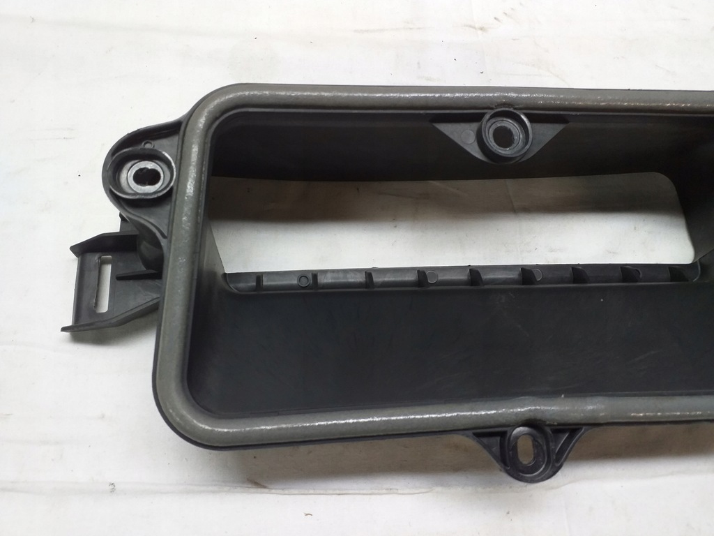 MERCEDES-LUFTEINLASSABDECKUNG Product image