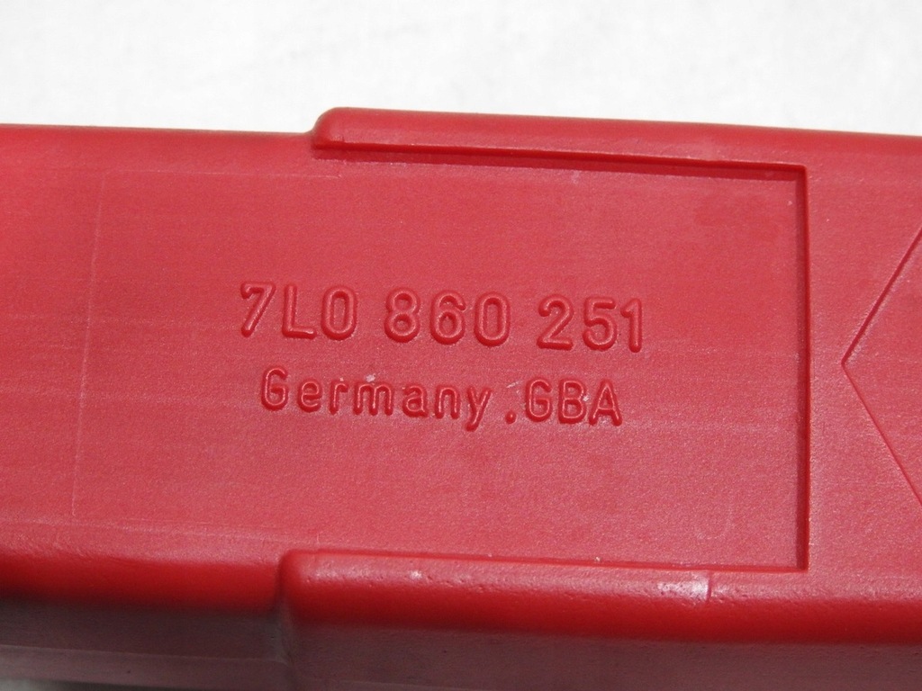 WARNDREIECK AUDI A4 B7 7L0860251 Product image