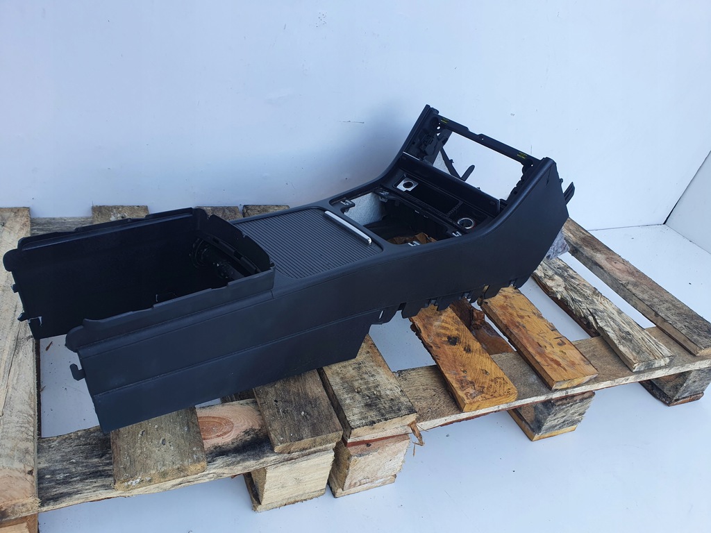 VW Passat B6 COMBI MITTELARMLEHNE ROLLO Product image